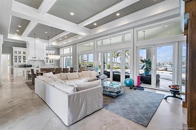 2941 Lake Drive, Singer Island FL 33404 photo 3