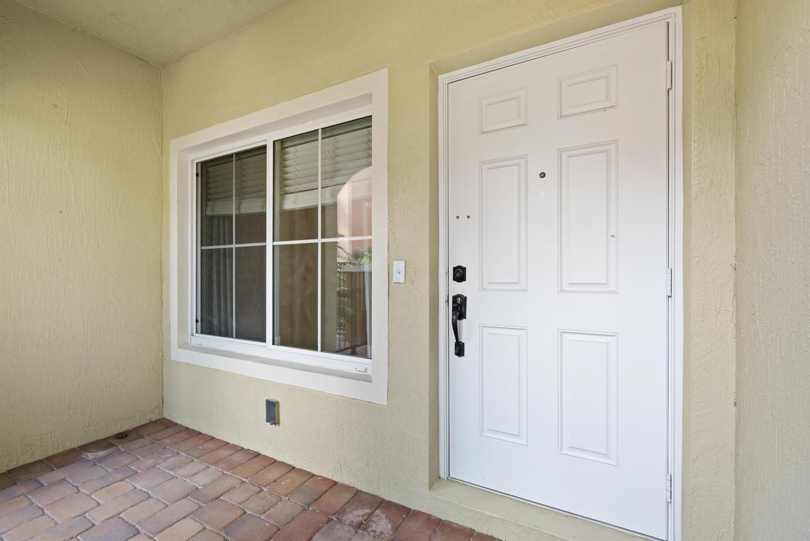 386 Lake Monterey Circle, Boynton Beach FL 33426 photo 2
