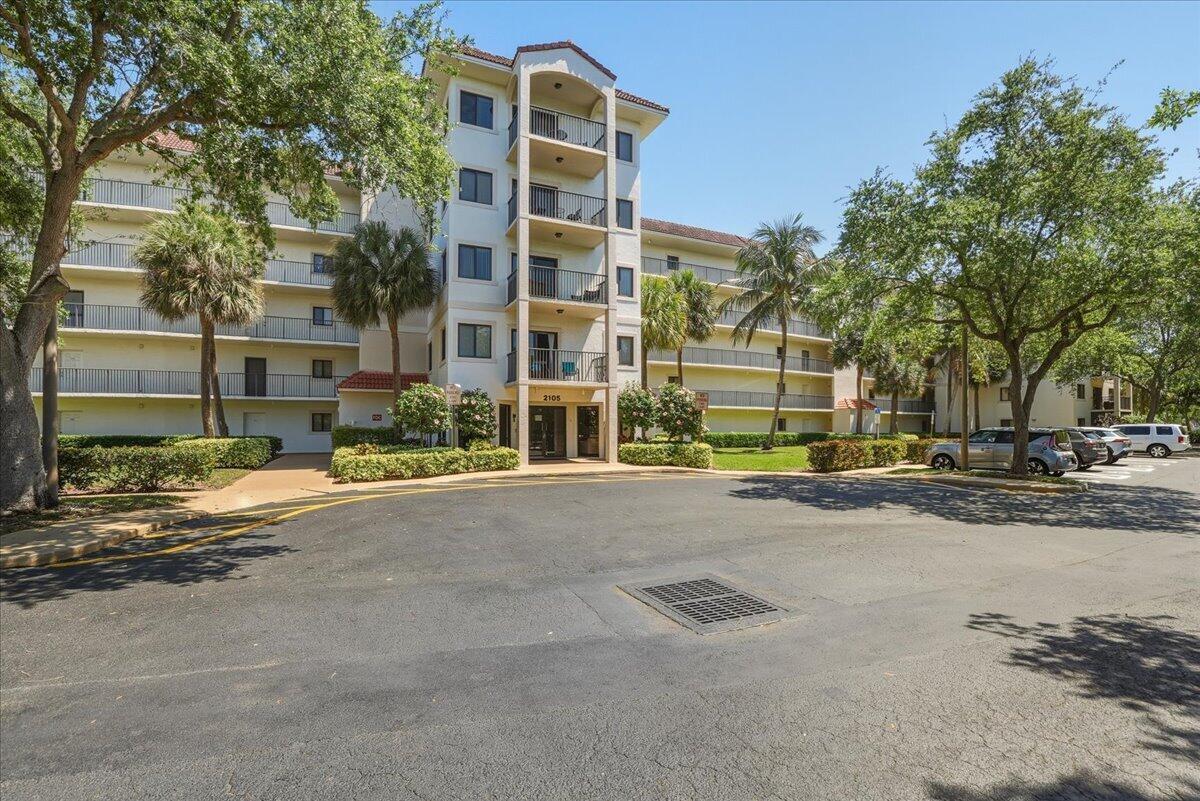 2105 Lavers Circle # 212, Delray Beach FL 33444 photo 4