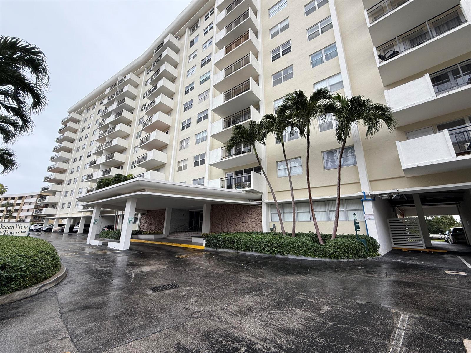 401 Golden Isles Drive # 913, Hallandale Beach FL 33009