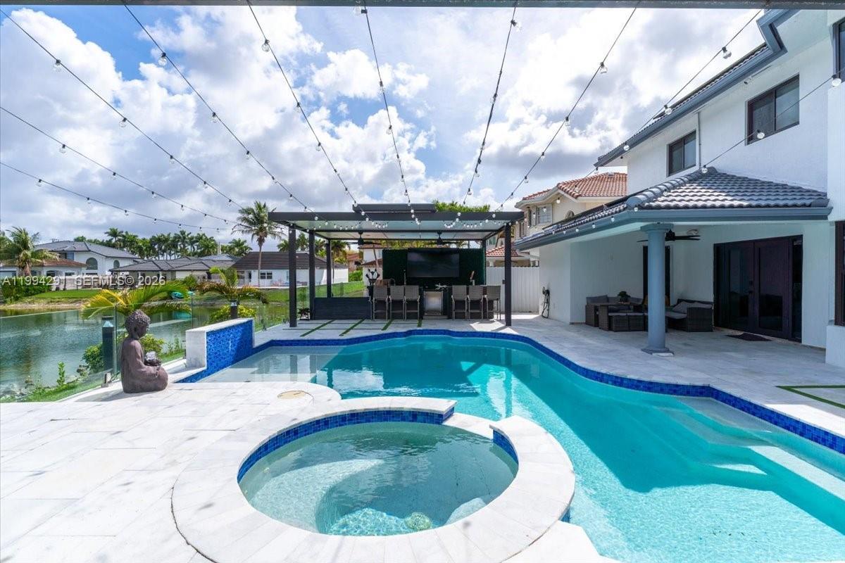 15763 SW 43rd St, Miami FL 33185 photo 2