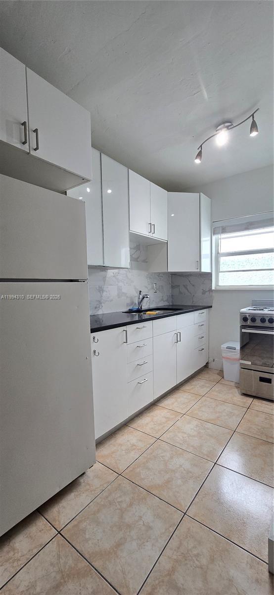 620 76th St # 11, Miami Beach FL 33141 photo 2