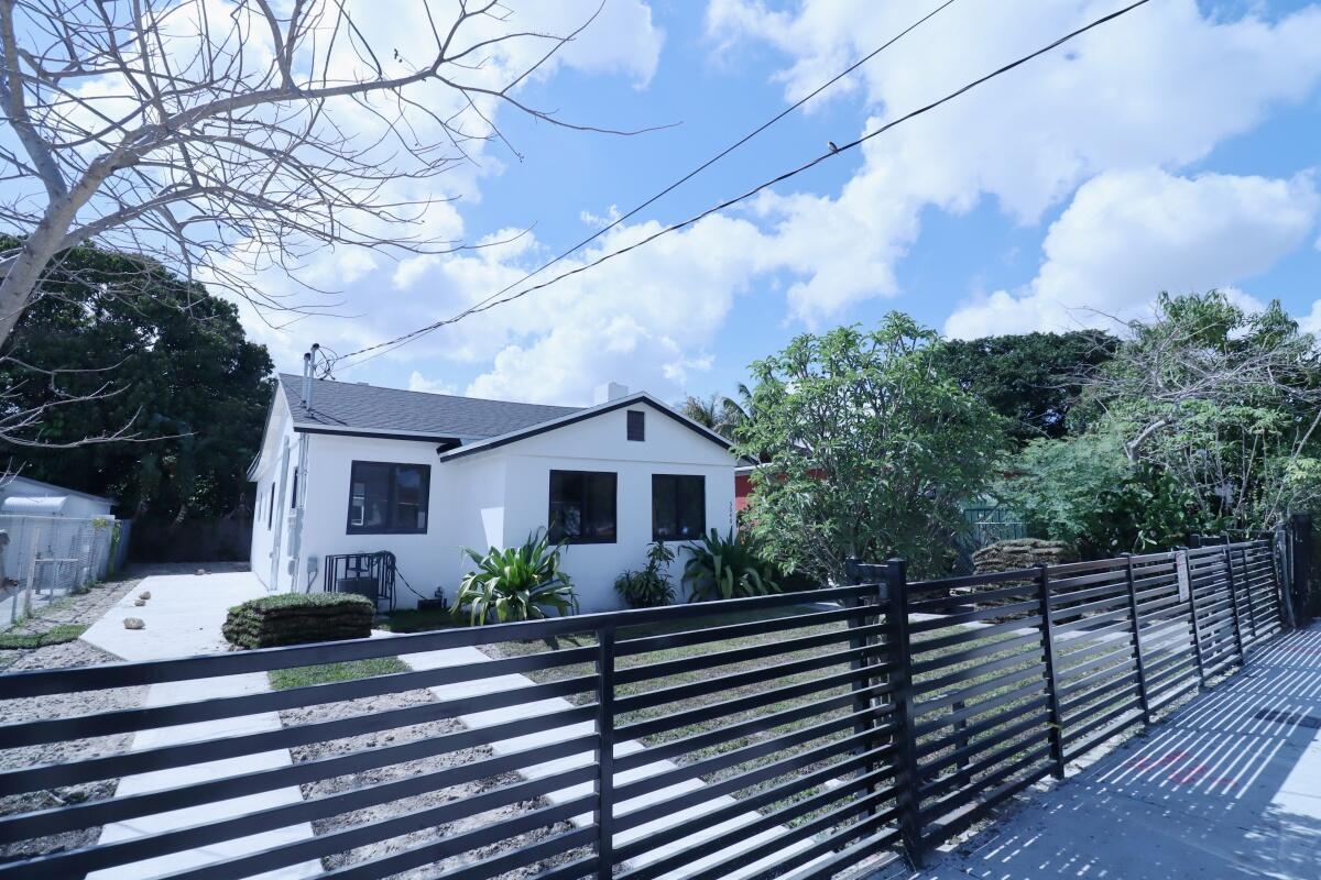 3040 NW 13th Avenue # 1, Miami FL 33142 photo 2