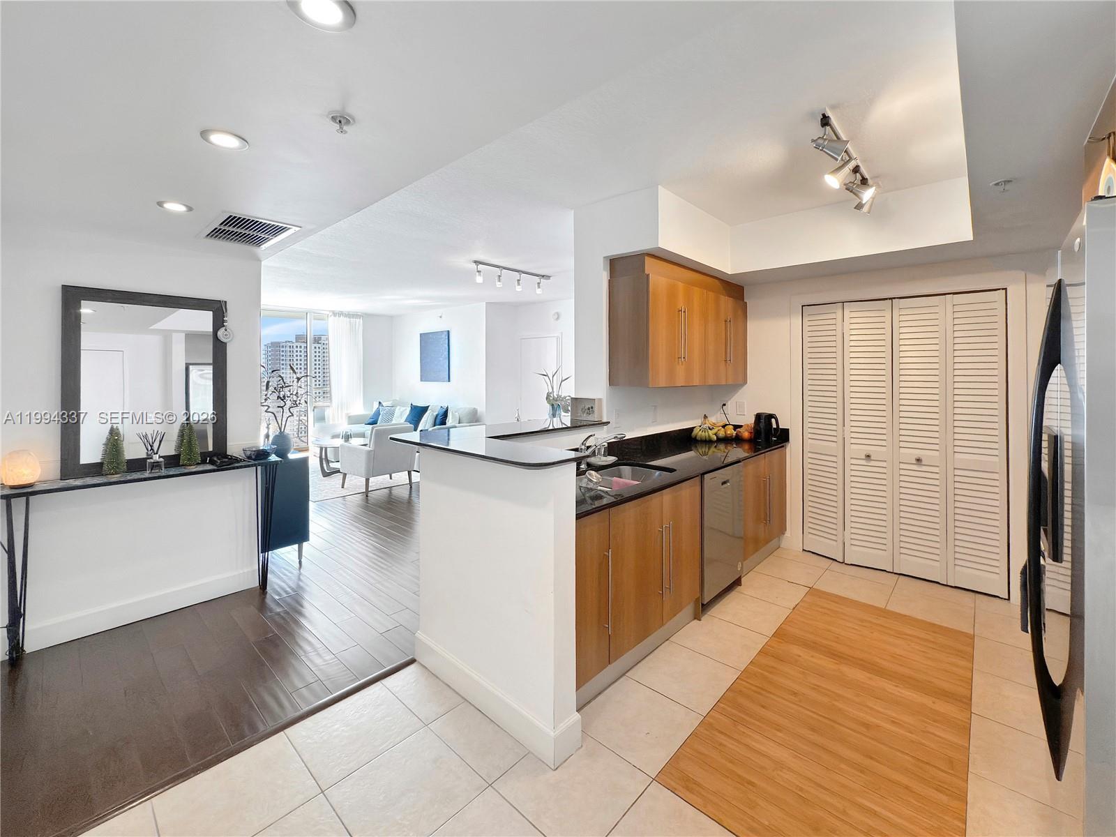 335 S Biscayne Blvd # 2905, Miami FL 33131 photo 2