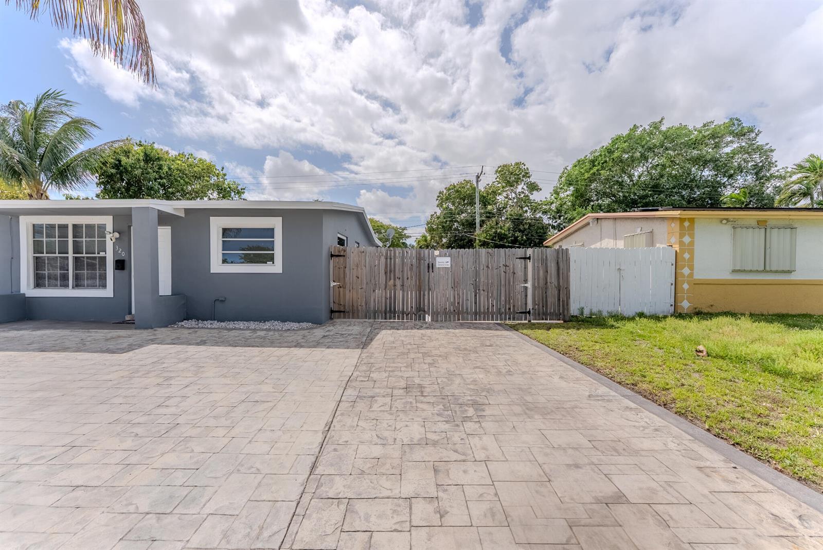 320 N 69th Way, Hollywood FL 33024 photo 4