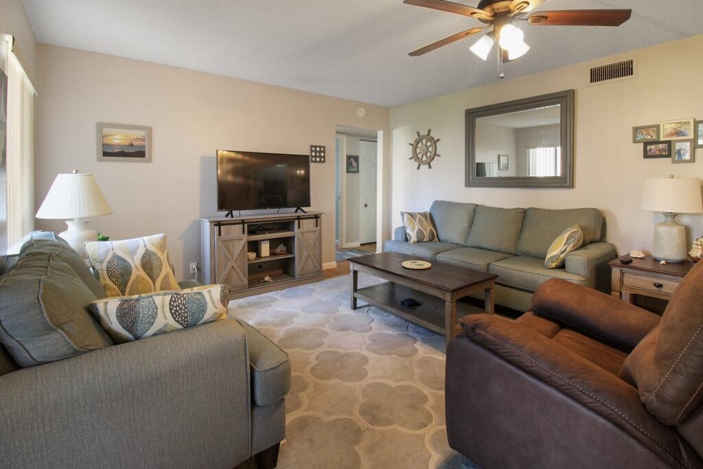 407 Pine Glen Lane # 1, FL 33463