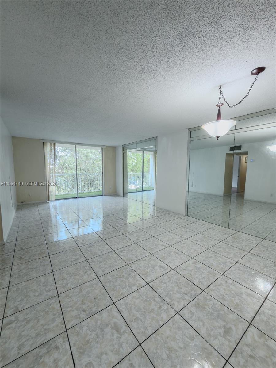 8411 NW 8th St # 301, Miami FL 33126 photo 3