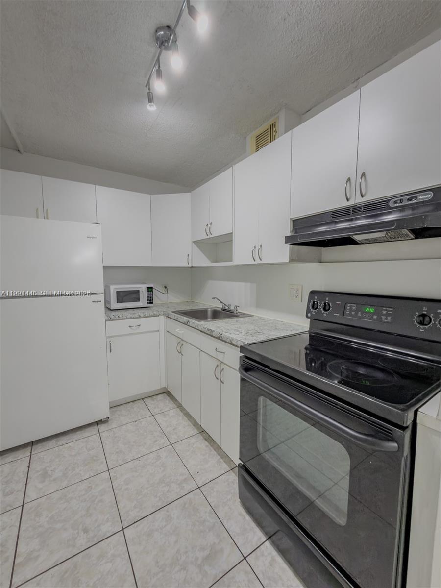 8411 NW 8th St # 301, Miami FL 33126 photo 4