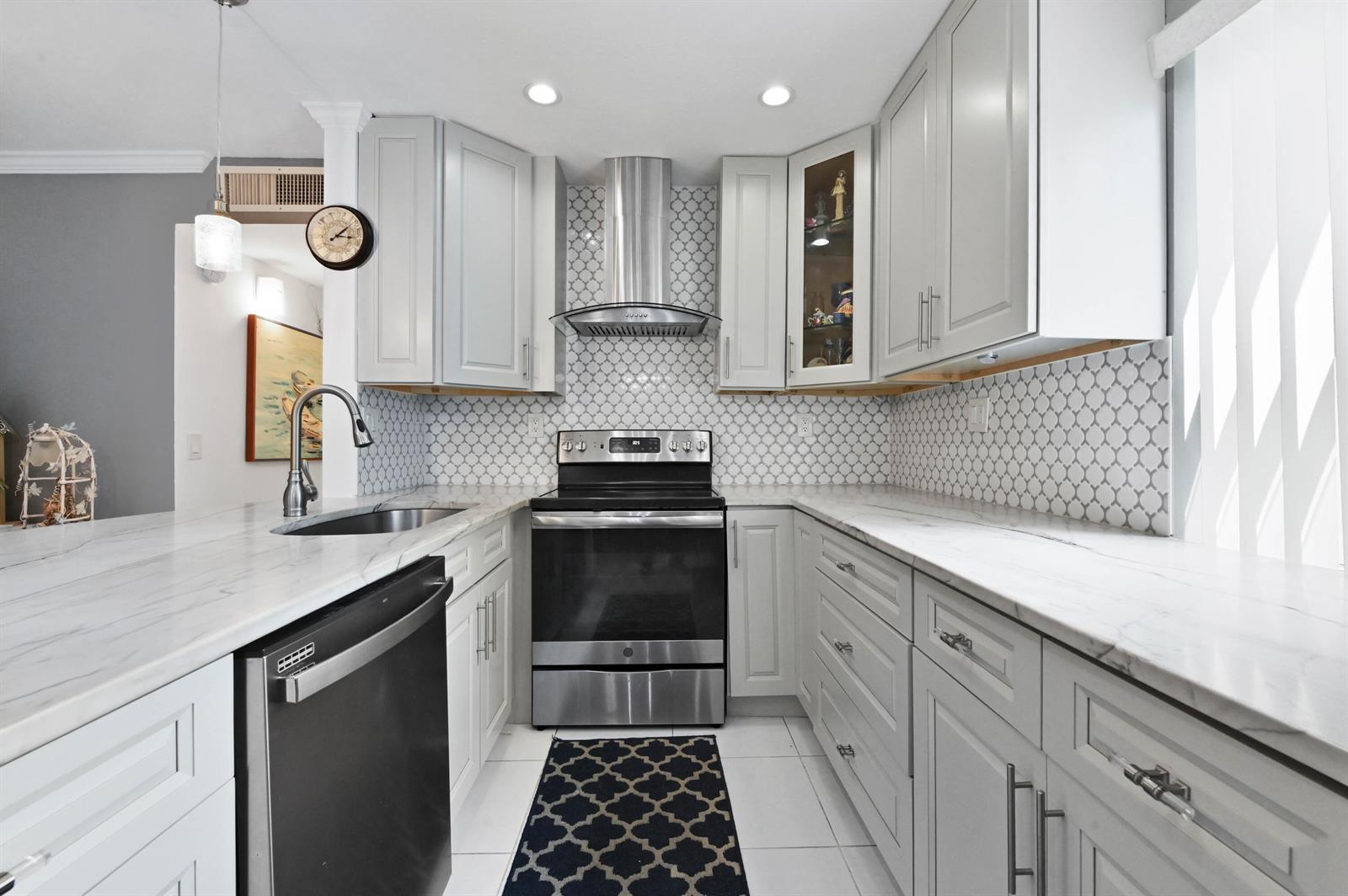 182 Piedmont D, Delray Beach FL 33484 photo 3