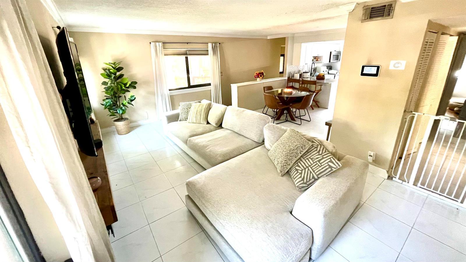 134 Wimbledon Lakes Drive, Plantation FL 33324 photo 5