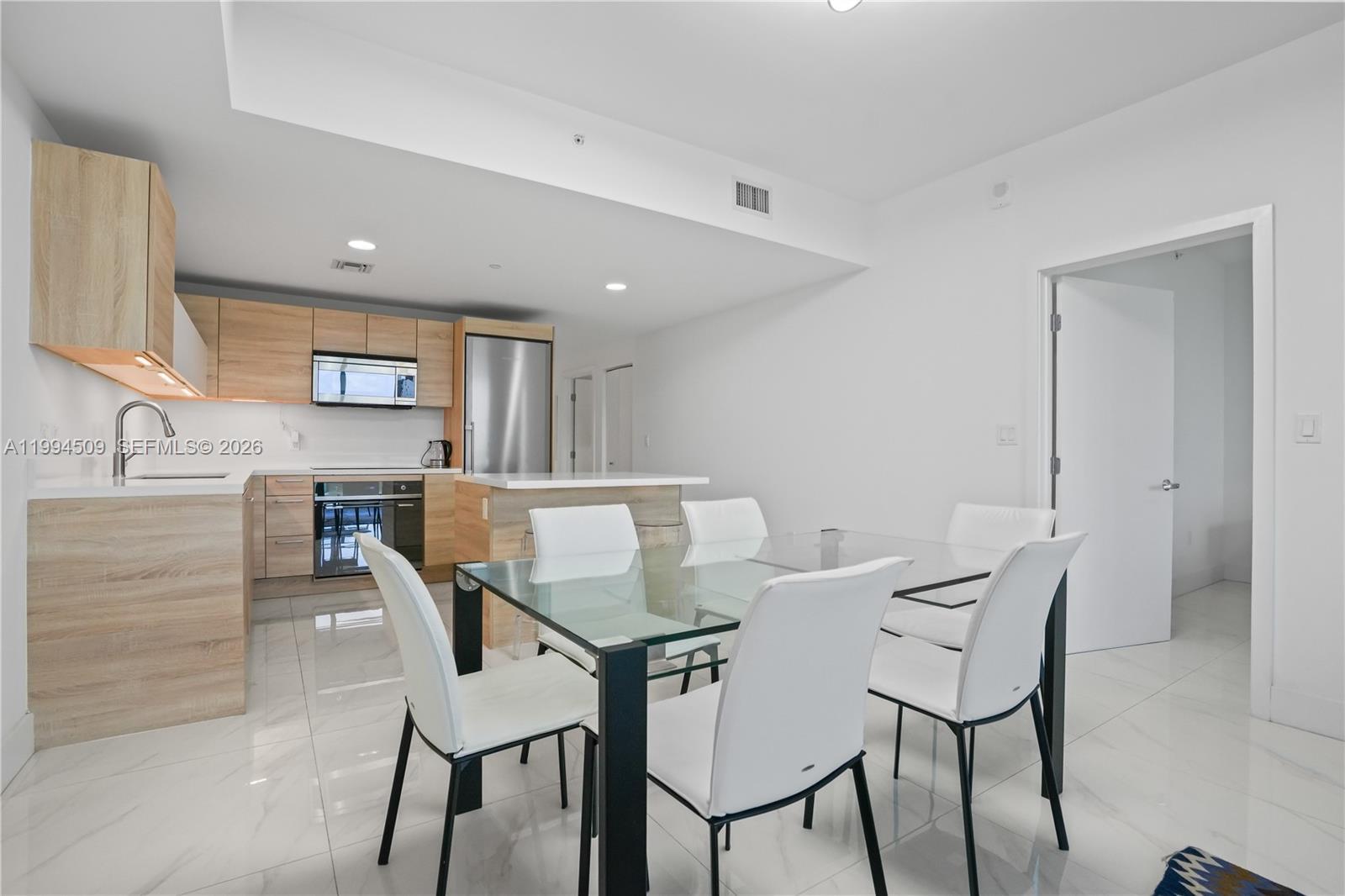 16385 NE Biscayne Blvd # 1402, North Miami Beach FL 33160 photo 2