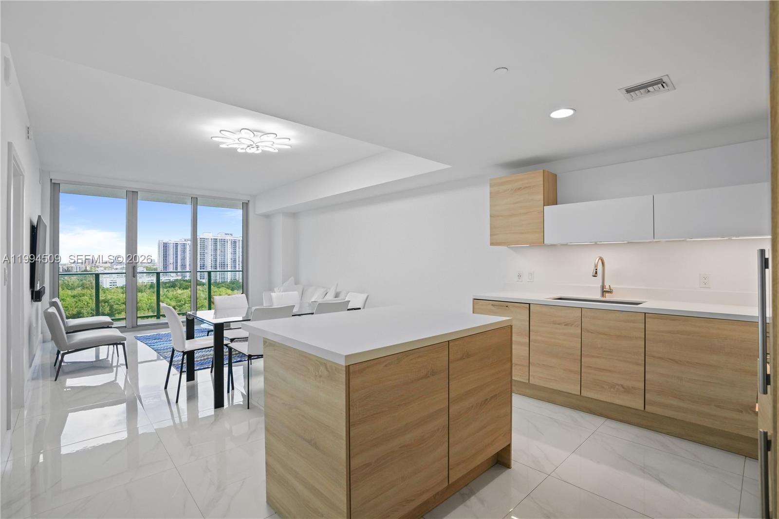 16385 NE Biscayne Blvd # 1402, North Miami Beach FL 33160 photo 4