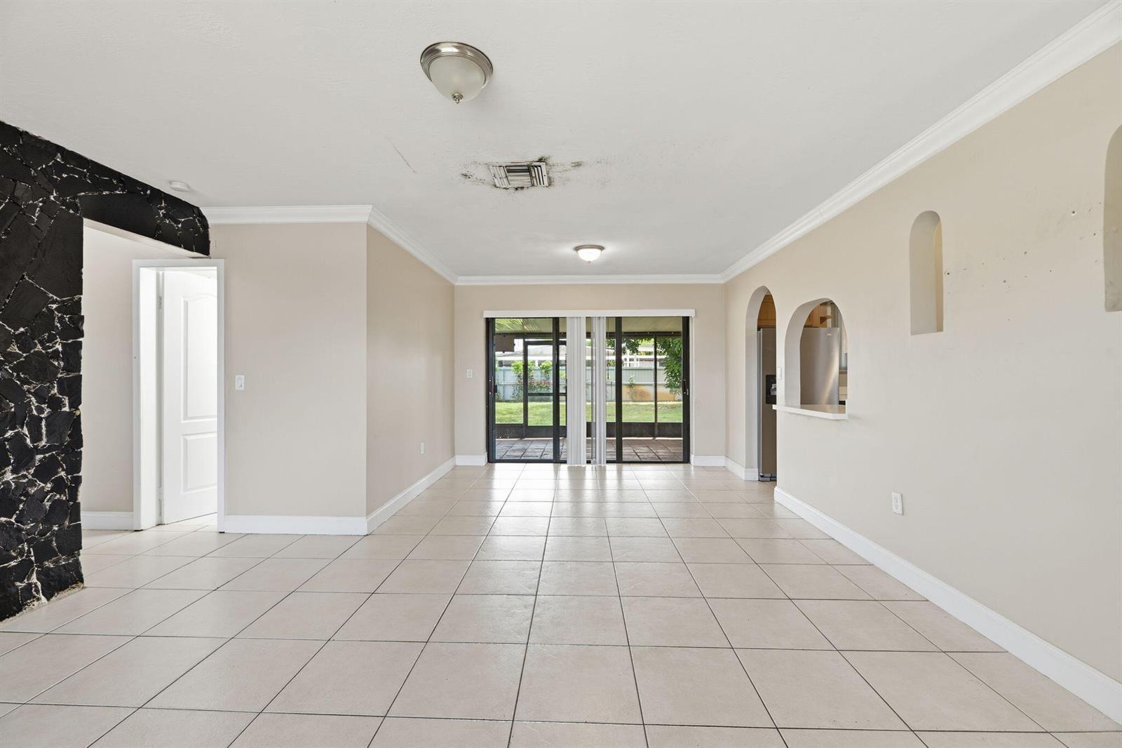 7670 NW 11th Court, Pembroke Pines FL 33024 photo 2