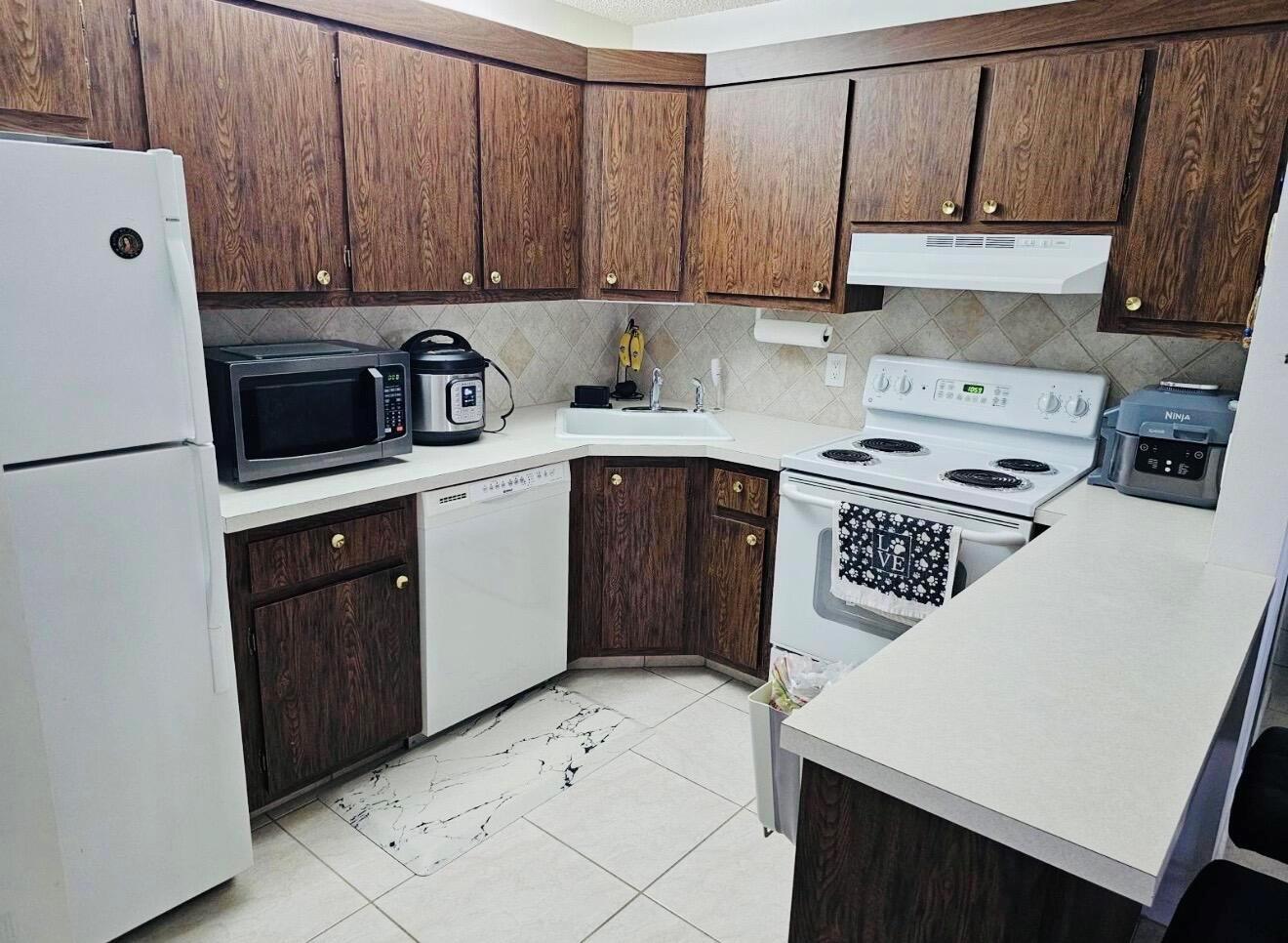 443 Pine Glen Lane # 2, FL 33463 photo 3