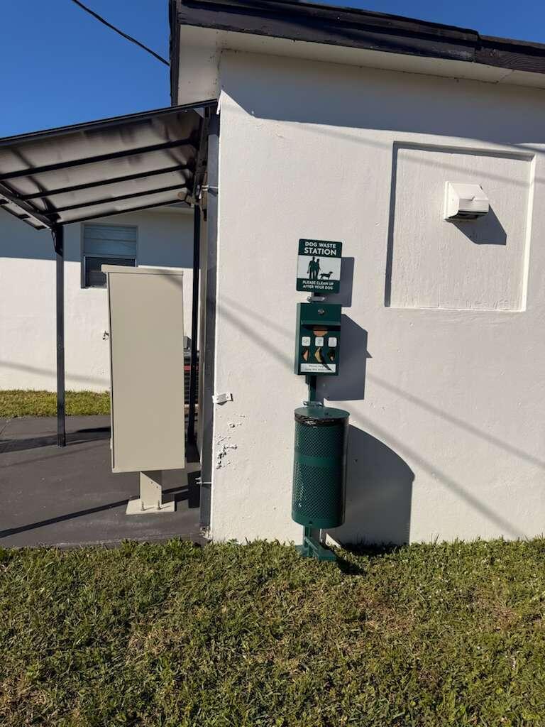 1885 40th Avenue Unit 4, Vero Beach FL 32960 photo 2