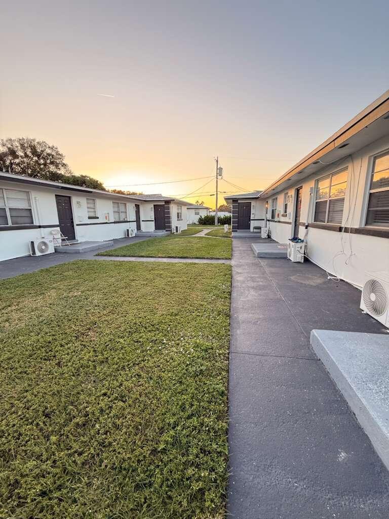 1885 40th Avenue Unit 4, Vero Beach FL 32960 photo 4