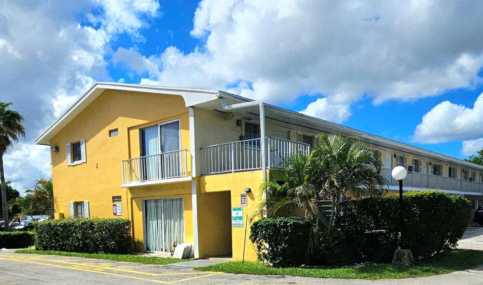 1501 Crescent Circle # E47, West Palm Beach FL 33403