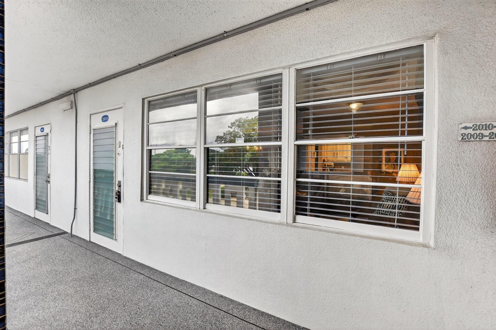 2010 N Farnham N, Deerfield Beach FL 33442 photo 3