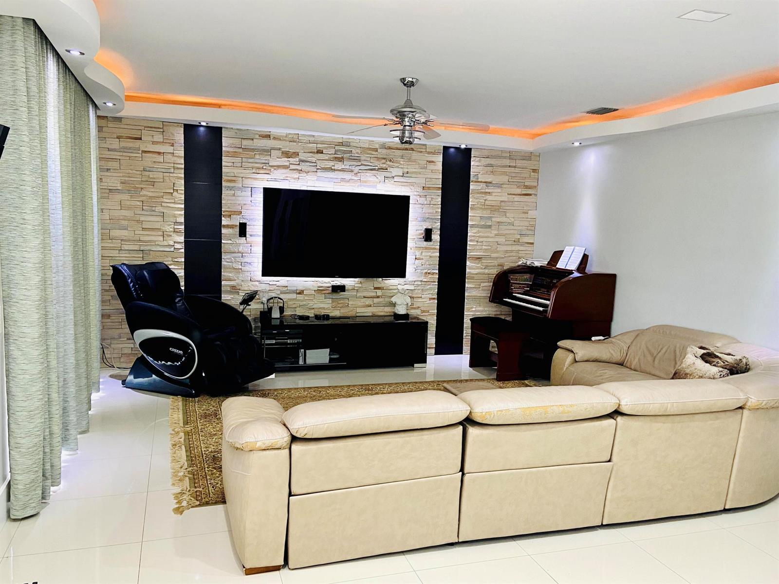 3898 Falcon Ridge Circle, Weston FL 33331 photo 5