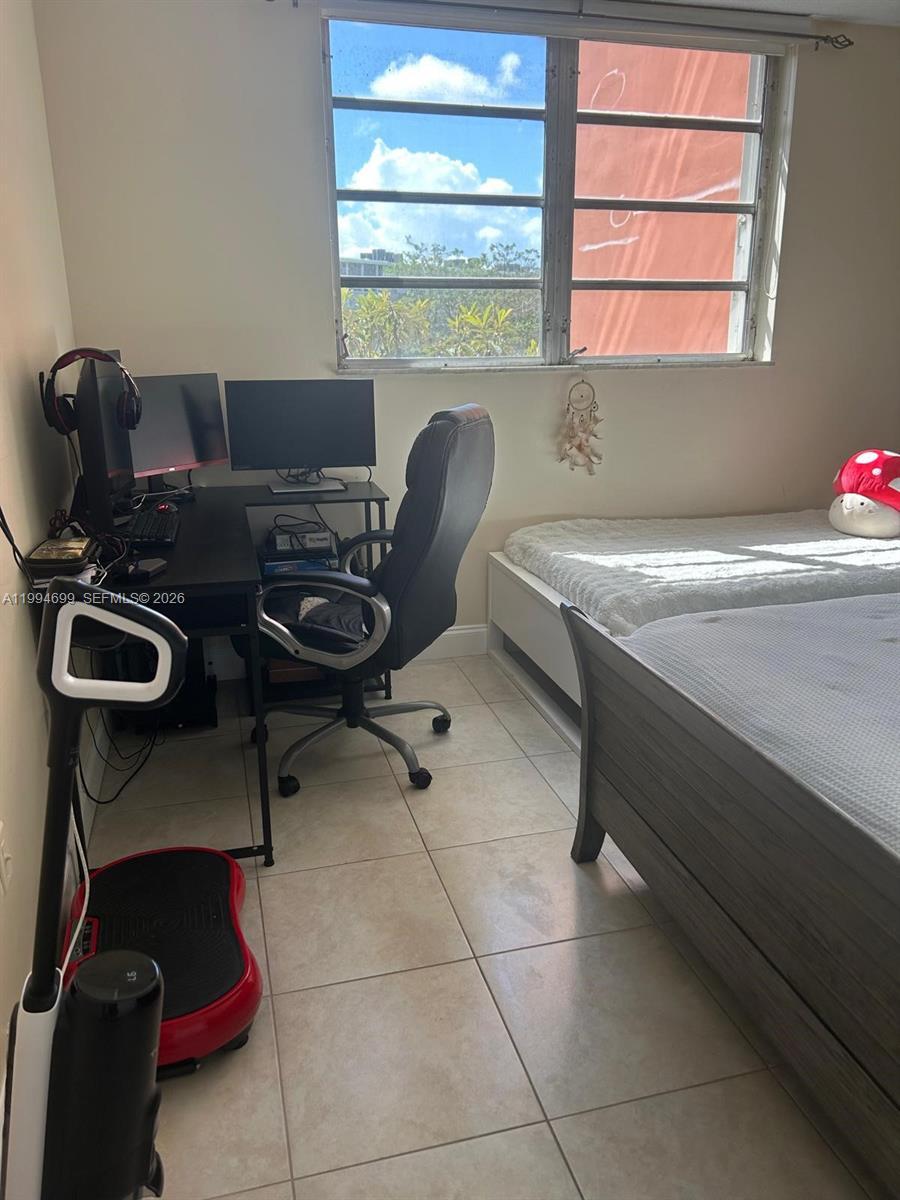 1700 NE 191st St # 304, Miami FL 33179 photo 3