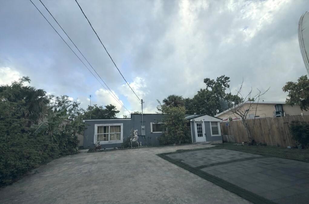 2686 Summit Boulevard, West Palm Beach FL 33406 photo 3
