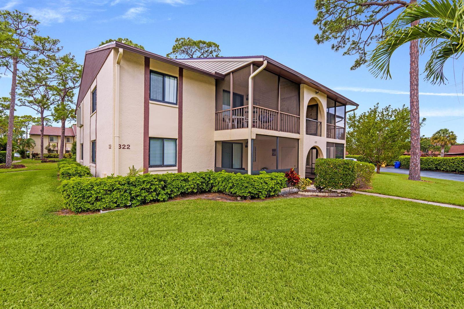322 Knotty Pine Circle # D2, FL 33463 photo 3