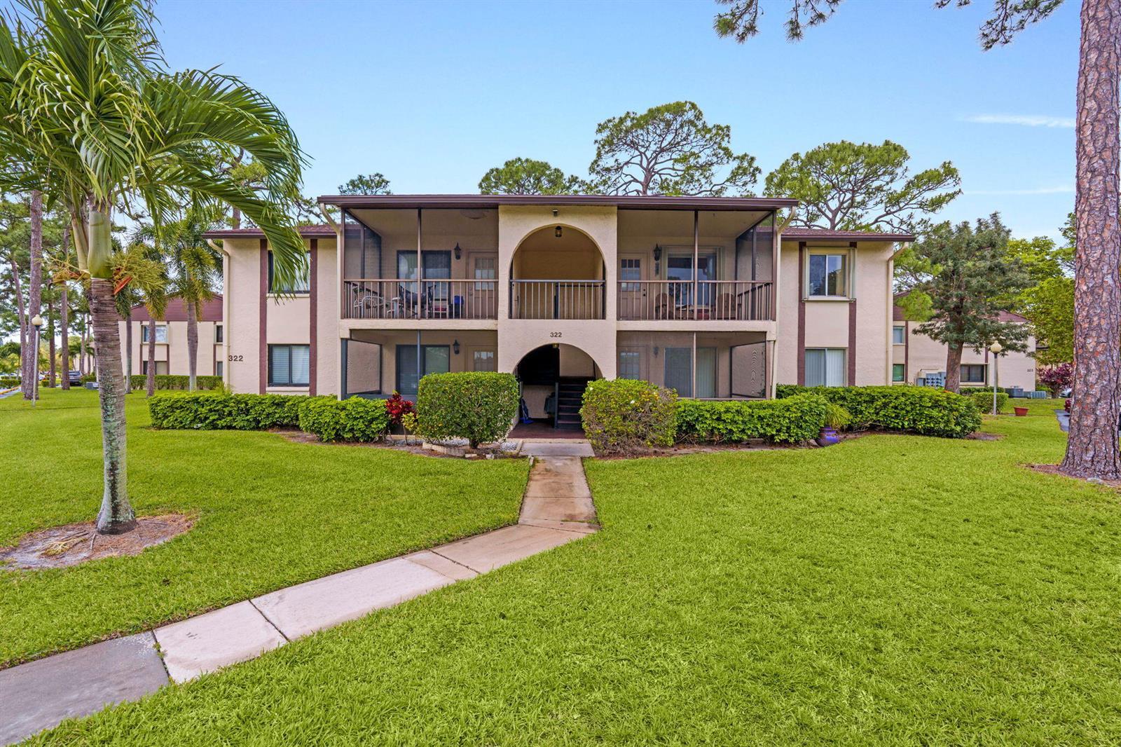 322 Knotty Pine Circle # D2, FL 33463