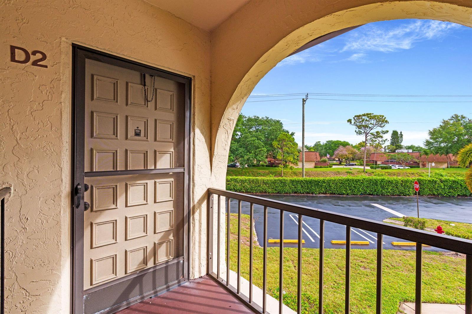 322 Knotty Pine Circle # D2, FL 33463 photo 4