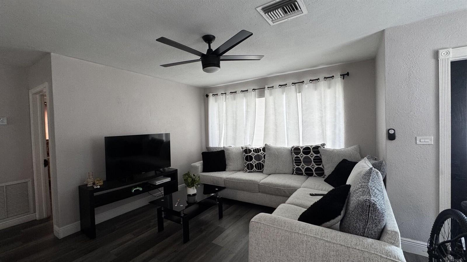 1314 S H Street, FL 33460 photo 5