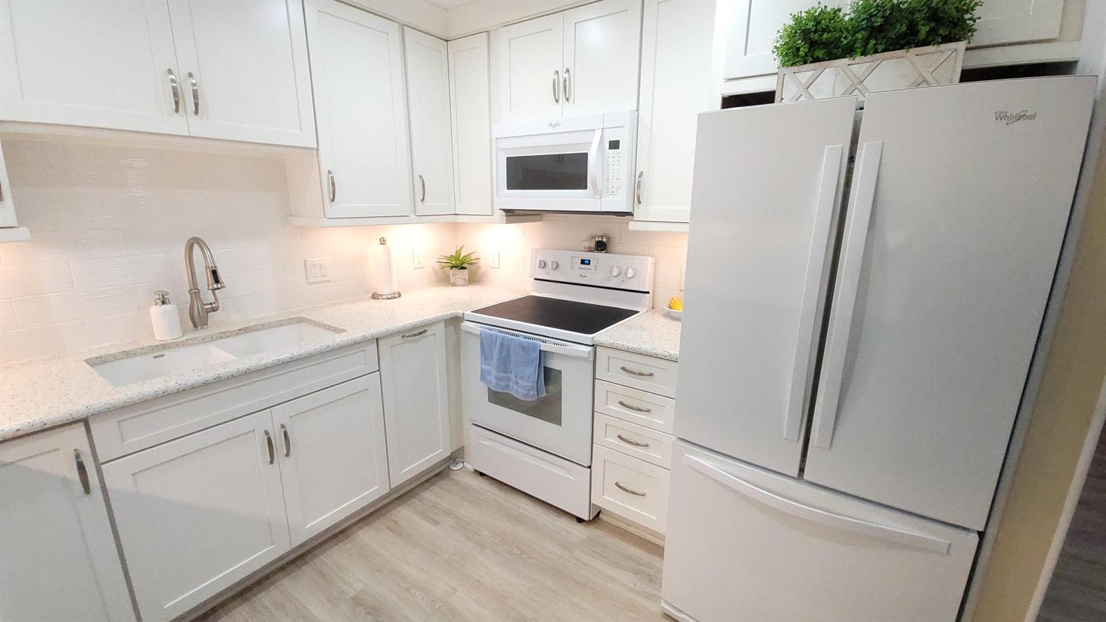 34 Somerset B, West Palm Beach FL 33417 photo 2