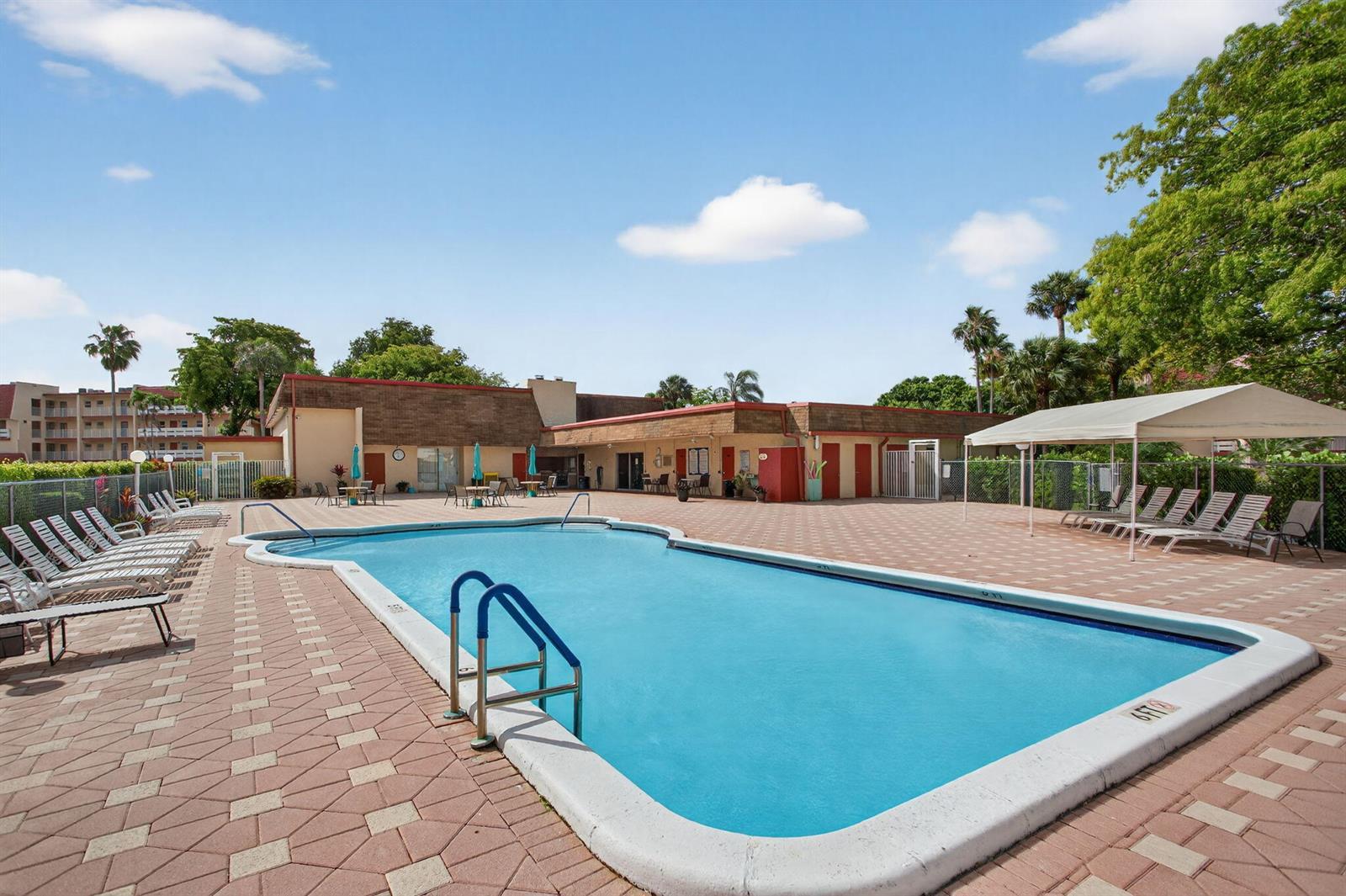 1030 Country Club Drive # 407, Margate FL 33063 photo 2