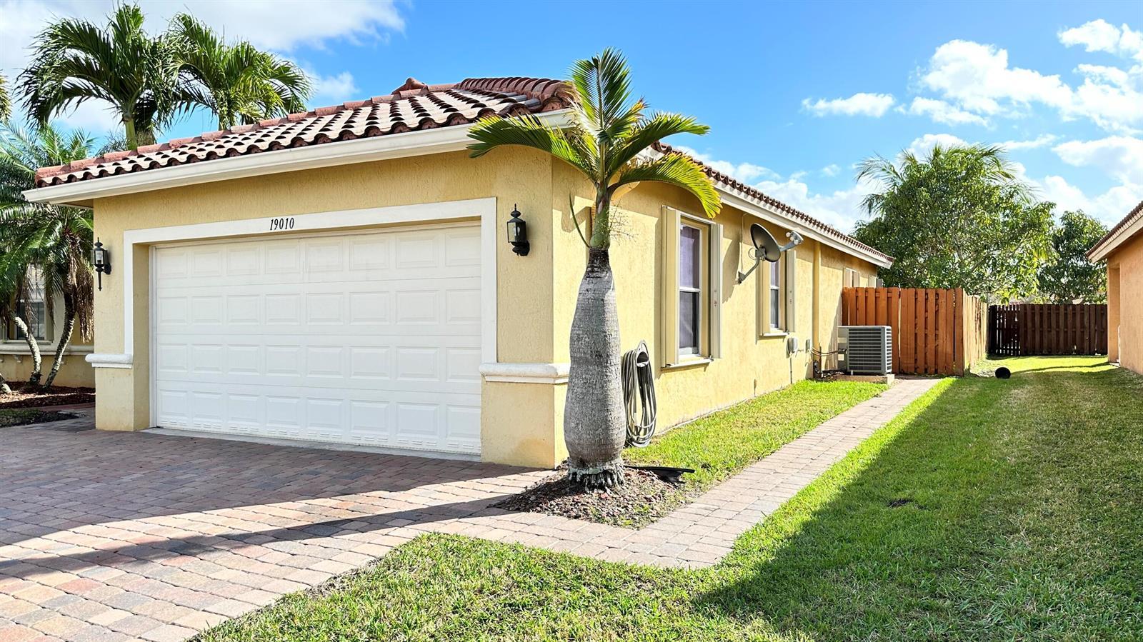 19010 SW 10th Street, Pembroke Pines FL 33029 photo 2