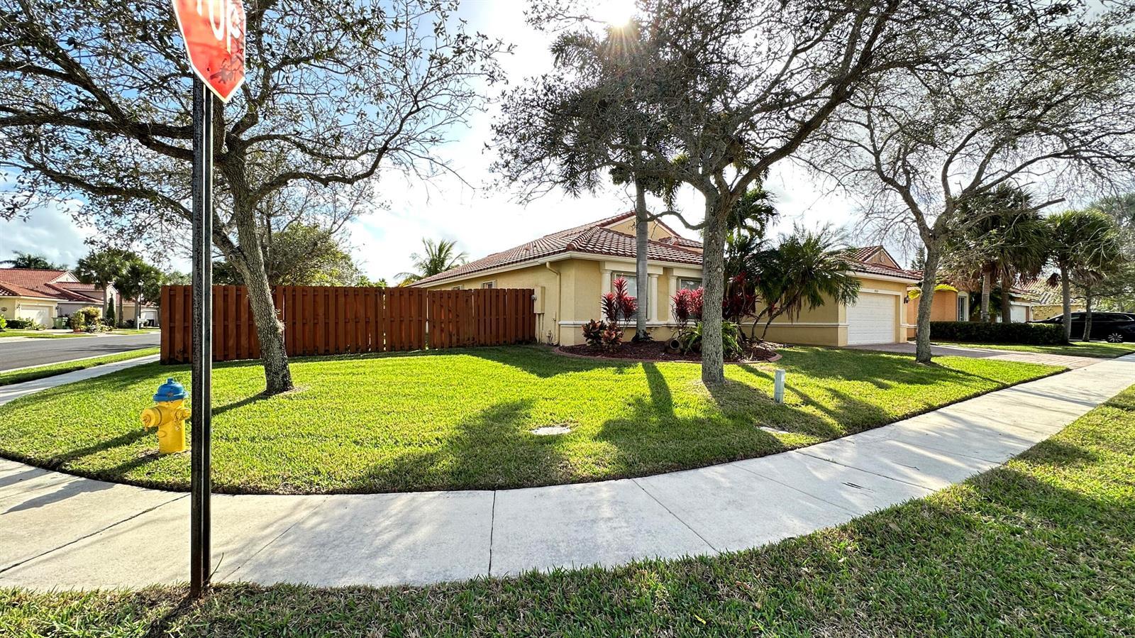 19010 SW 10th Street, Pembroke Pines FL 33029 photo 3