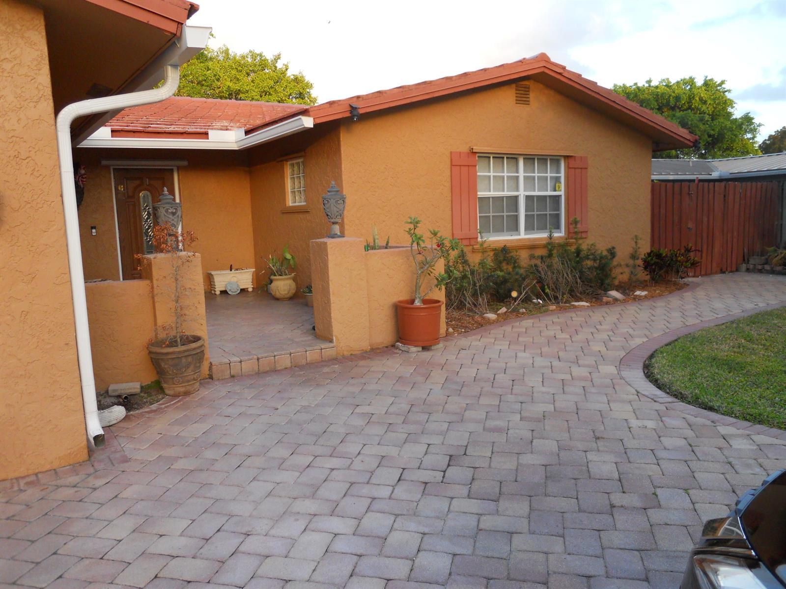 2755 NW 84th Avenue, Coral Springs FL 33065 photo 2