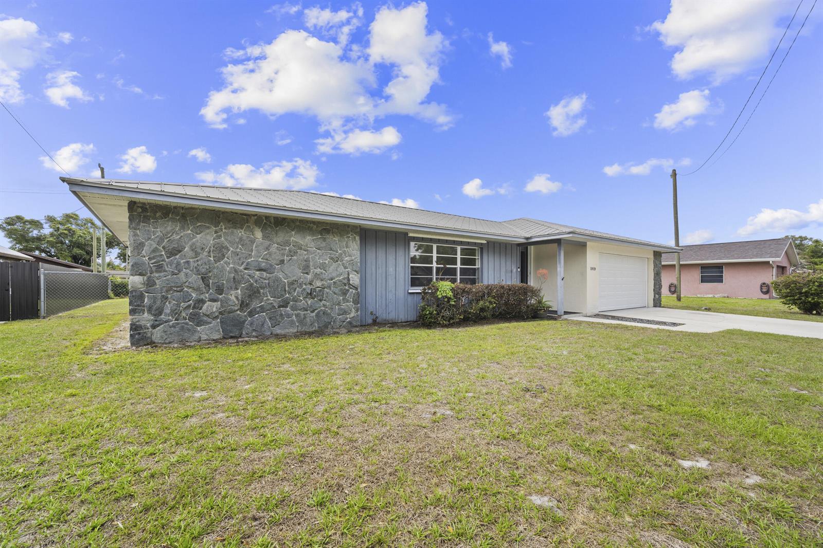 1919 Quail Court, Fort Pierce FL 34982 photo 2