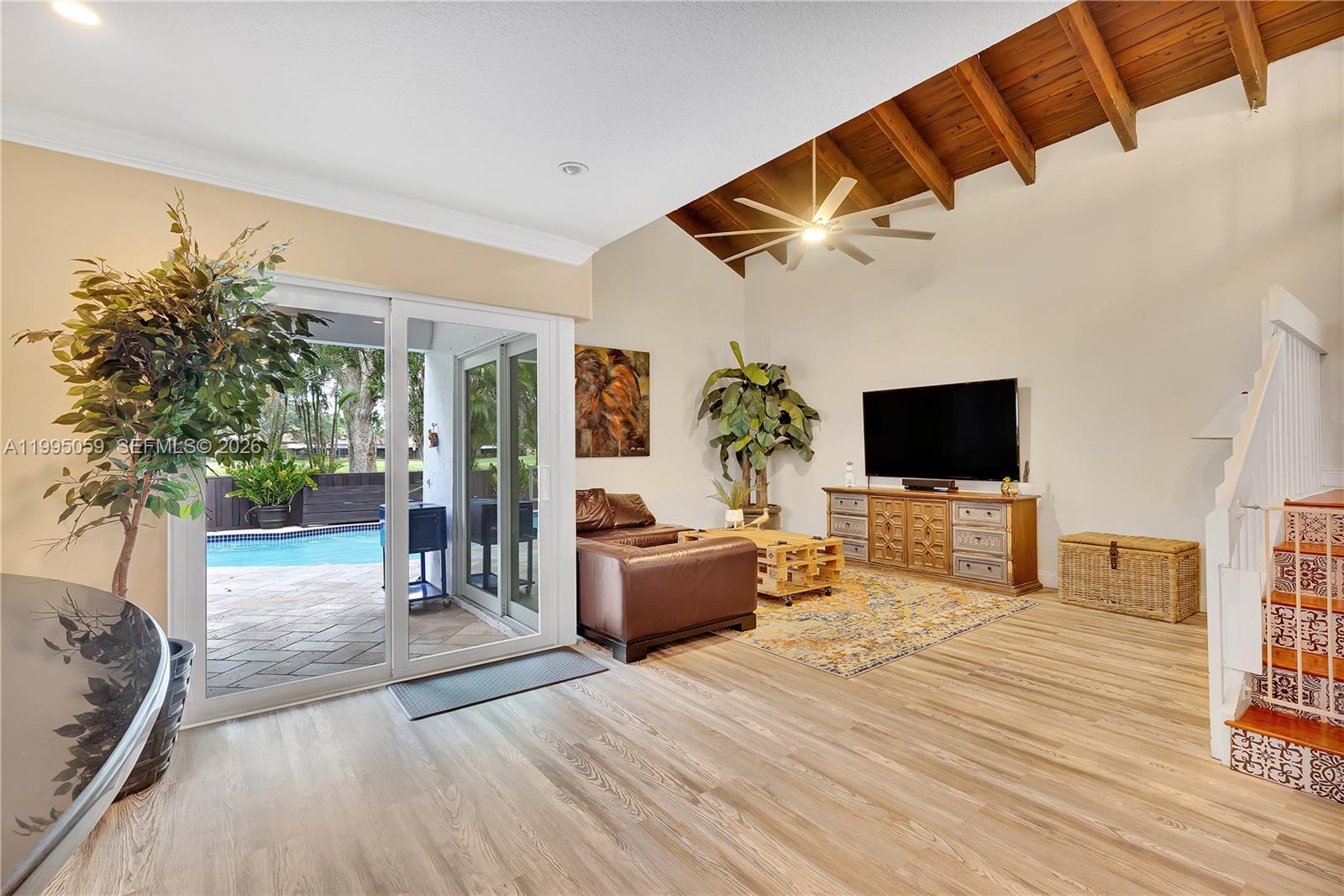 1610 W Sandpiper Cir, Pembroke Pines FL 33026 photo 2