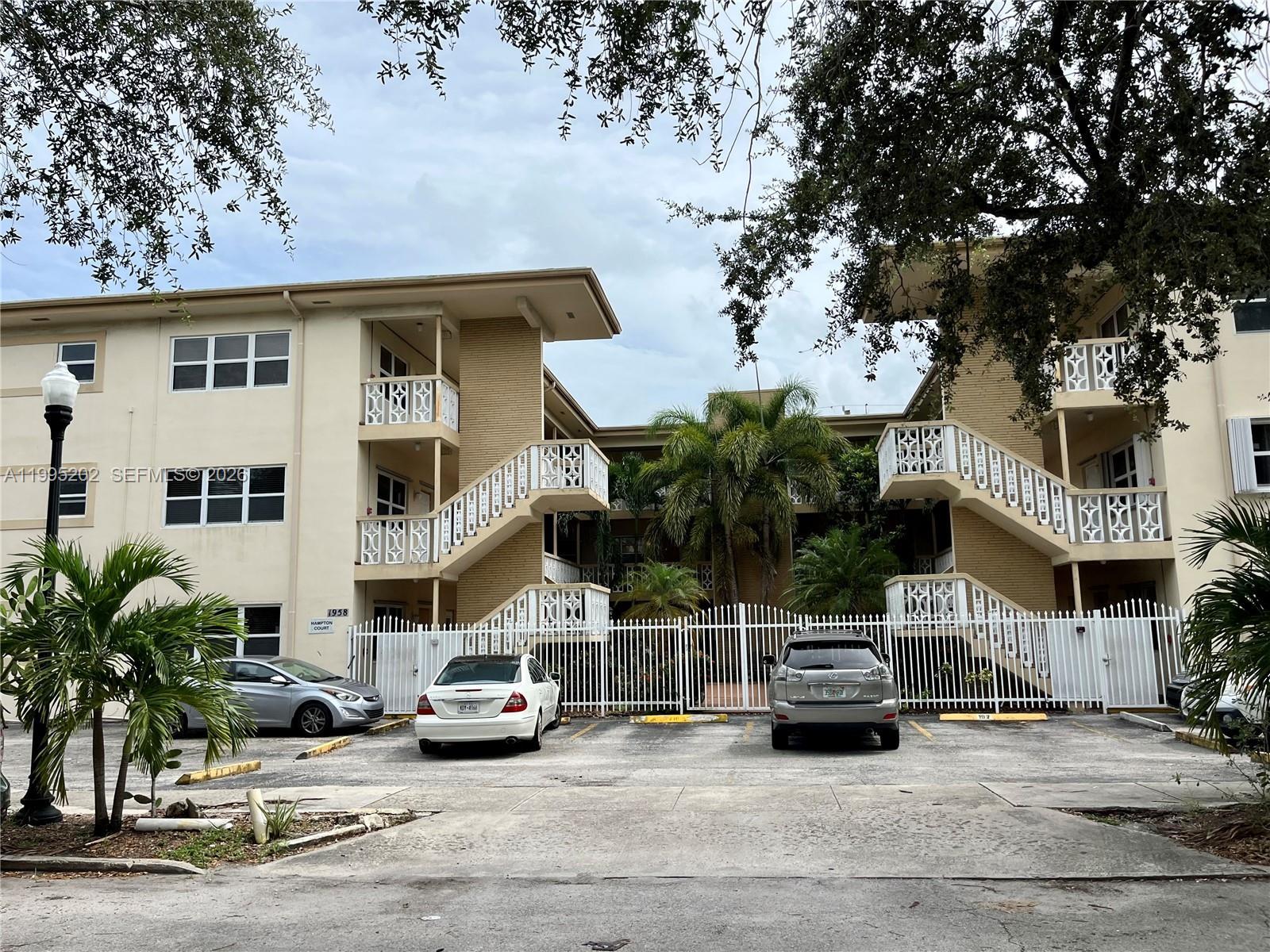 1958 Monroe St # 203, Hollywood FL 33020