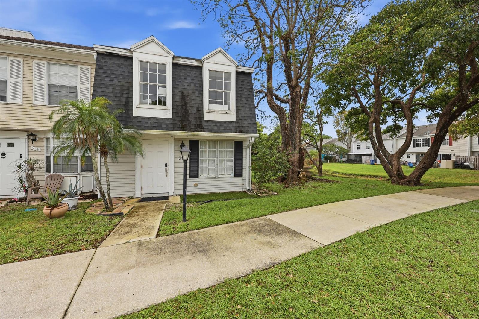 218 Old English Drive, Jupiter FL 33458 photo 2
