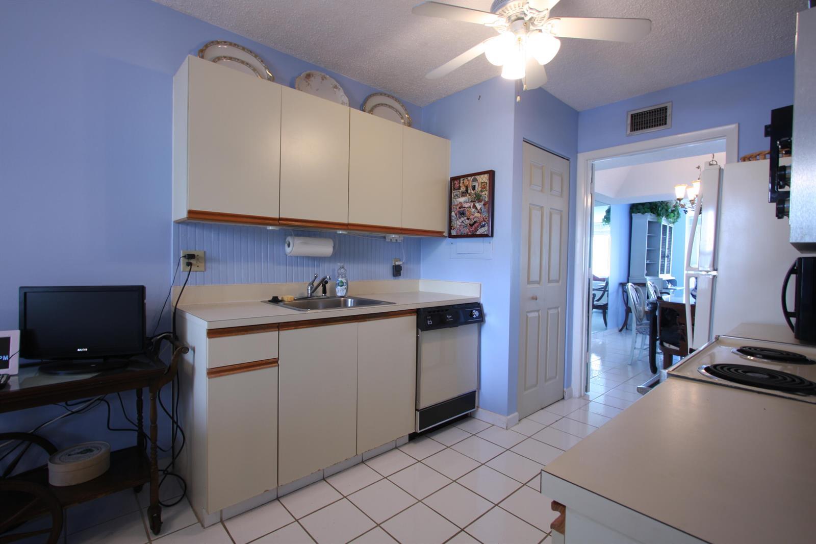 6768 N 10th Avenue N # 303, Lake Worth FL 33467 photo 2