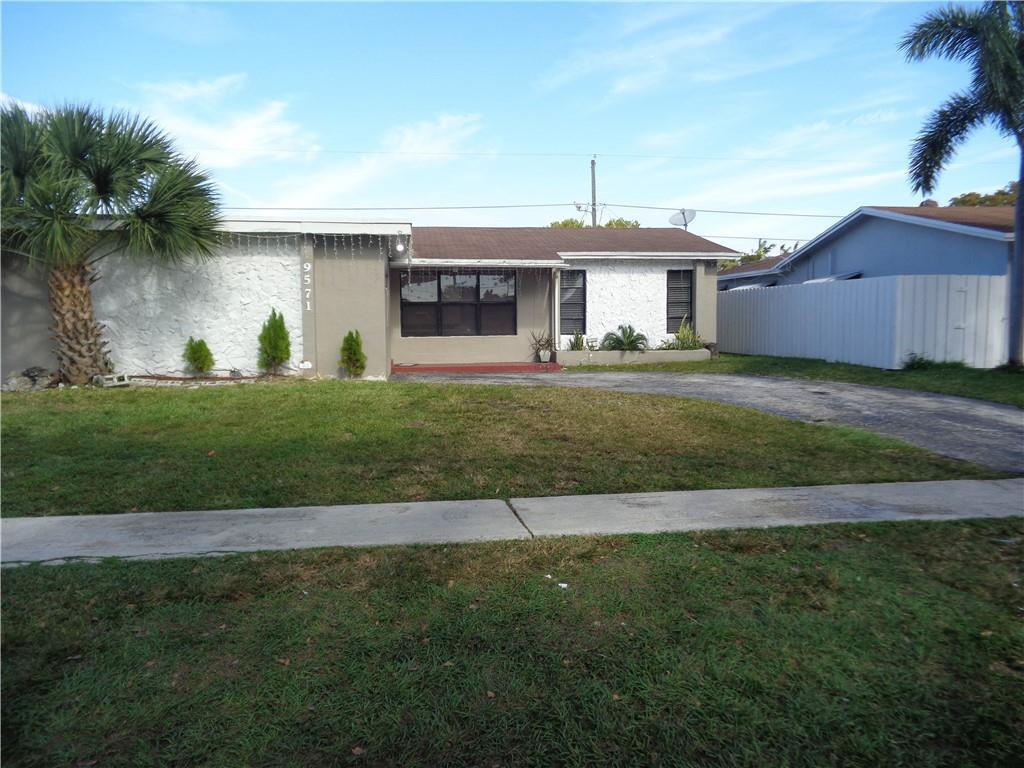 9571 Sunset Strip, Sunrise FL 33322