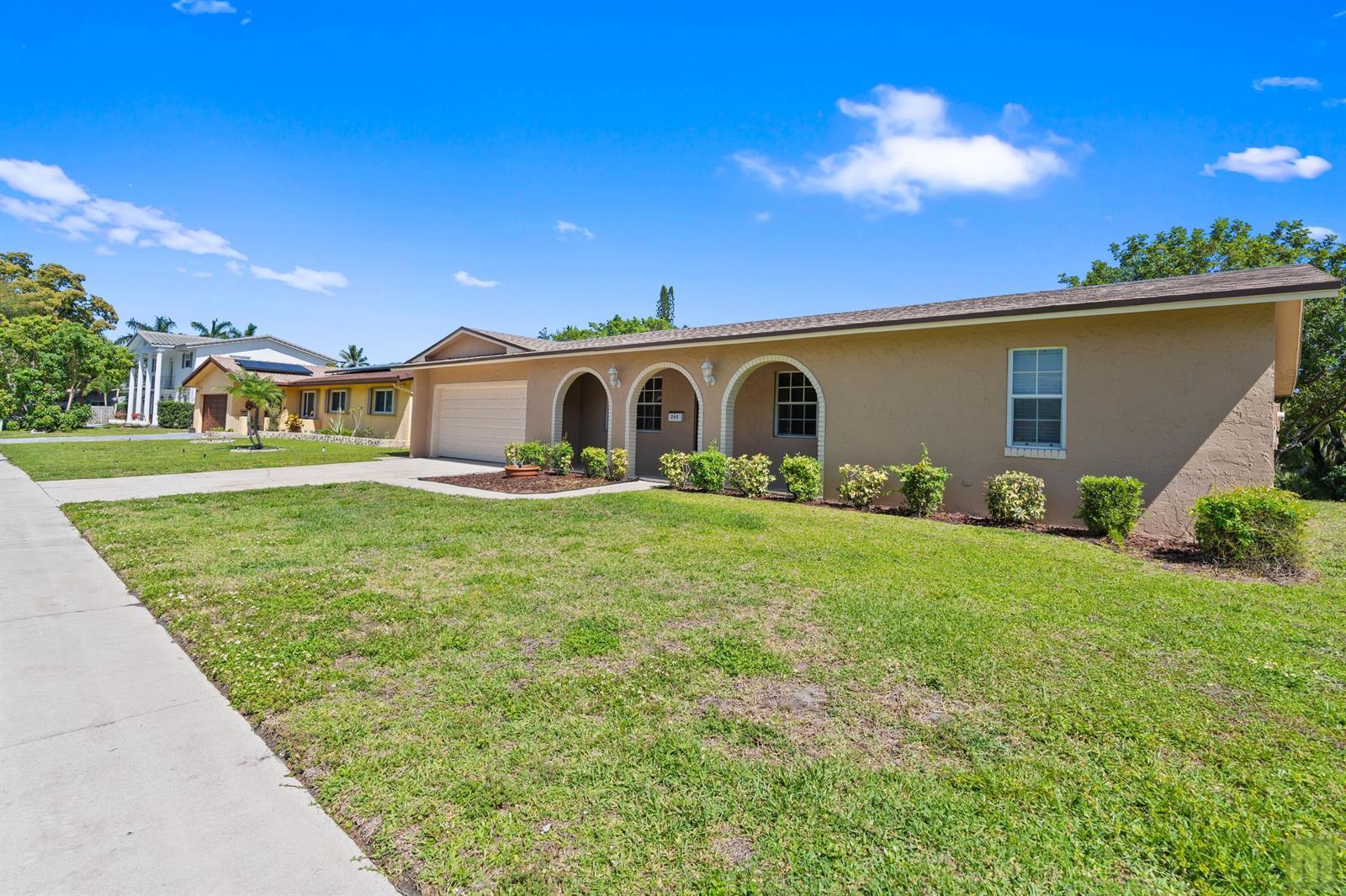 260 Lake Drive, Coconut Creek FL 33066 photo 2