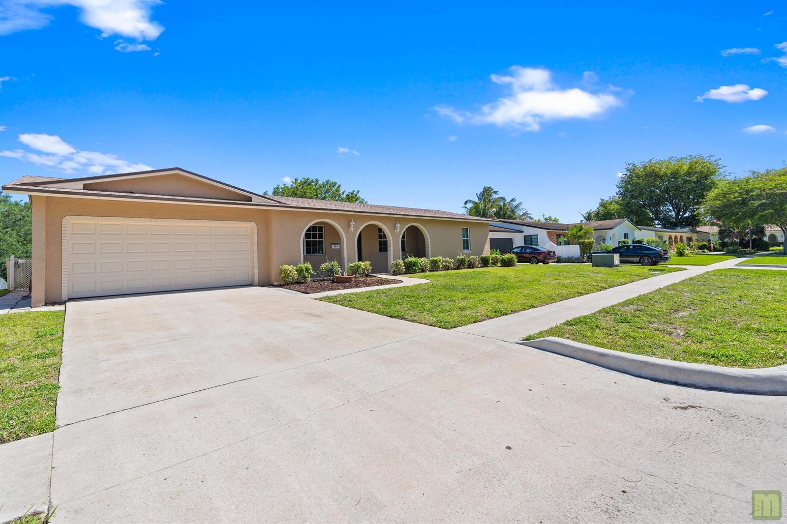 260 Lake Drive, Coconut Creek FL 33066 photo 3