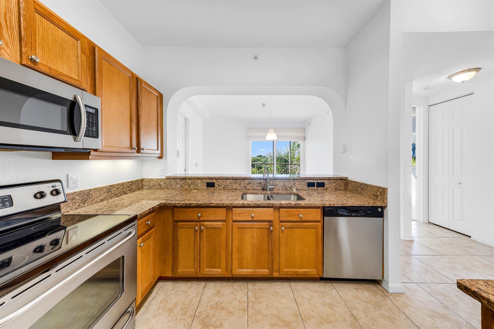 3600 Oaks Clubhouse Drive # 501, Pompano Beach FL 33069 photo 3