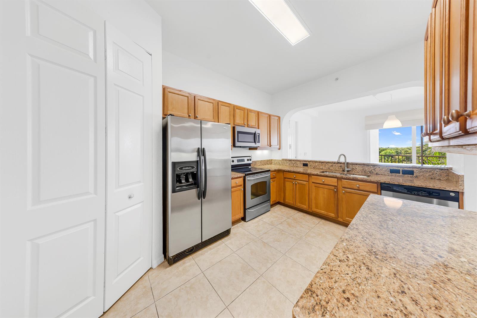 3600 Oaks Clubhouse Drive # 501, Pompano Beach FL 33069 photo 4