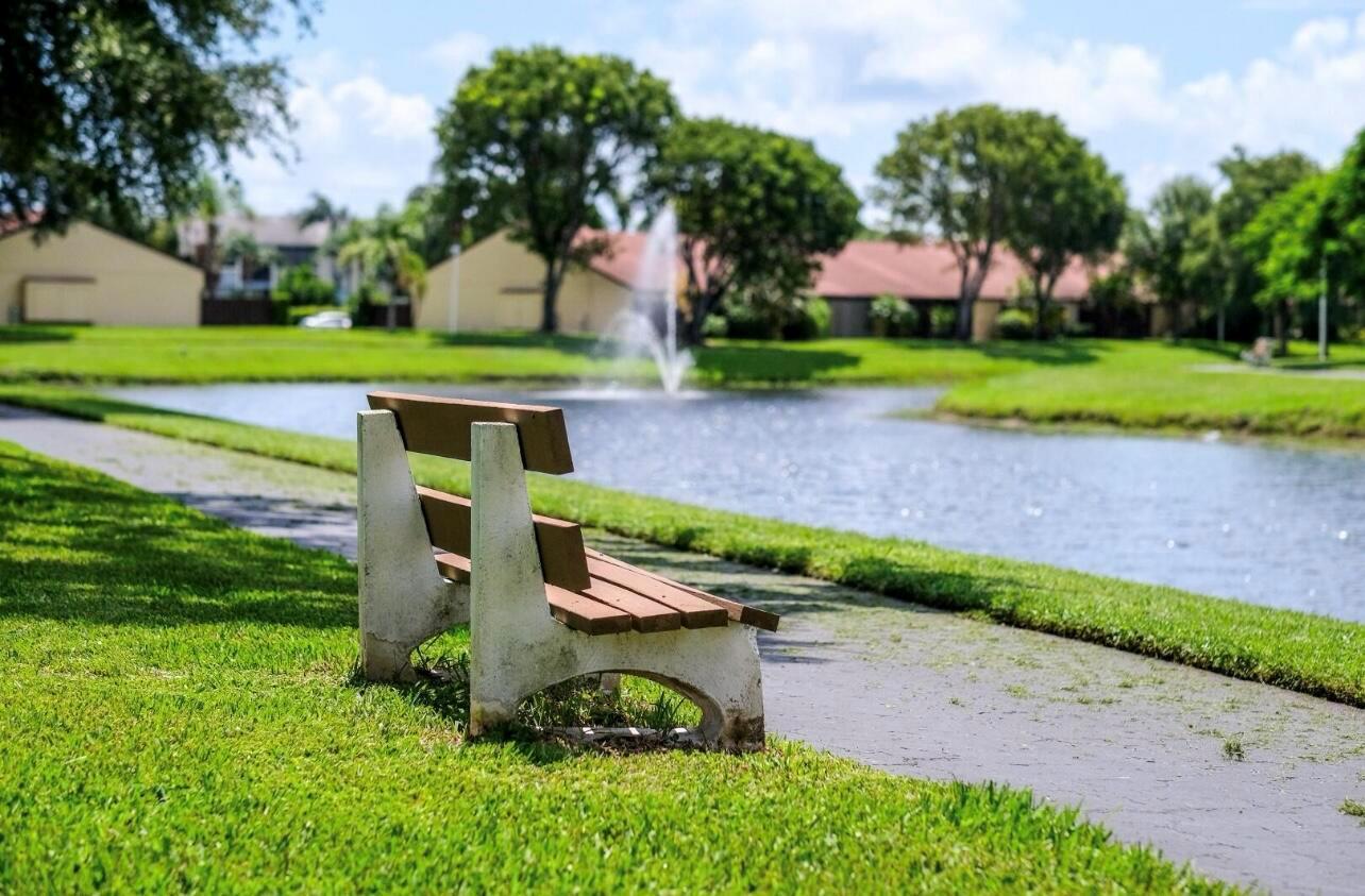 1007 Green Pine Boulevard # D2, West Palm Beach FL 33409