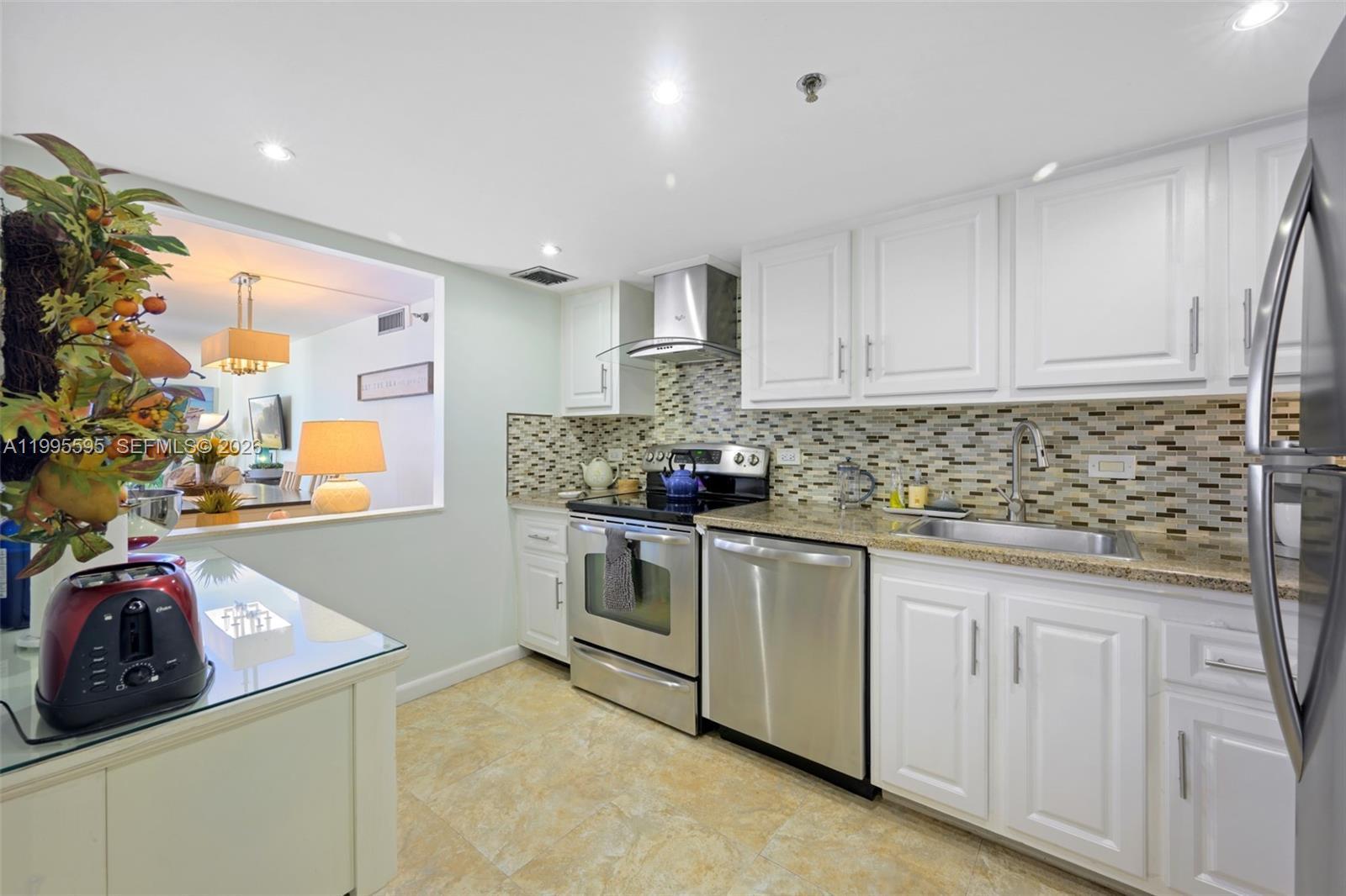 20515 E Country Club Dr # 348, Aventura FL 33180 photo 3