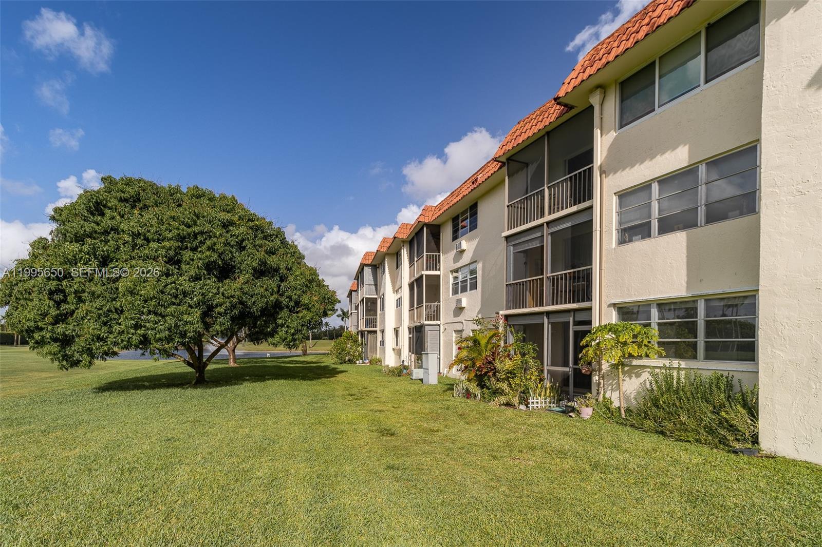 9820 S Hollybrook Lake Dr # 106, Pembroke Pines FL 33025 photo 3