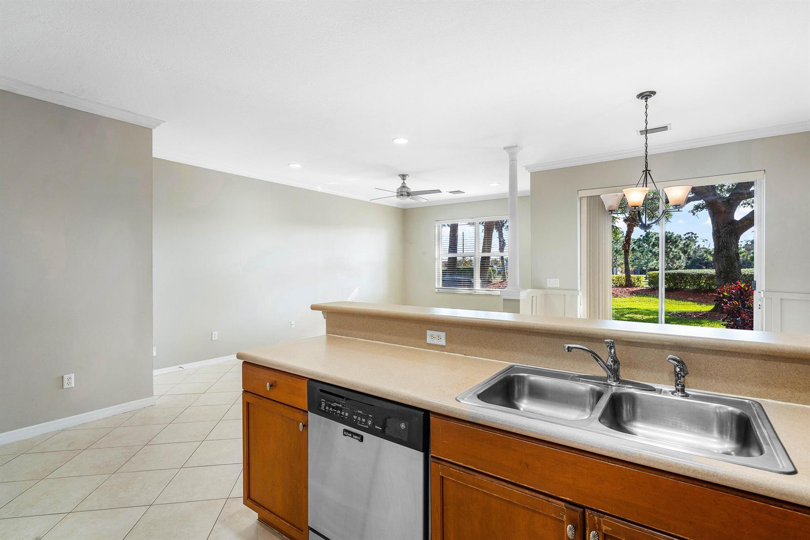 389 River Bluff Lane, Royal Palm Beach FL 33411 photo 4