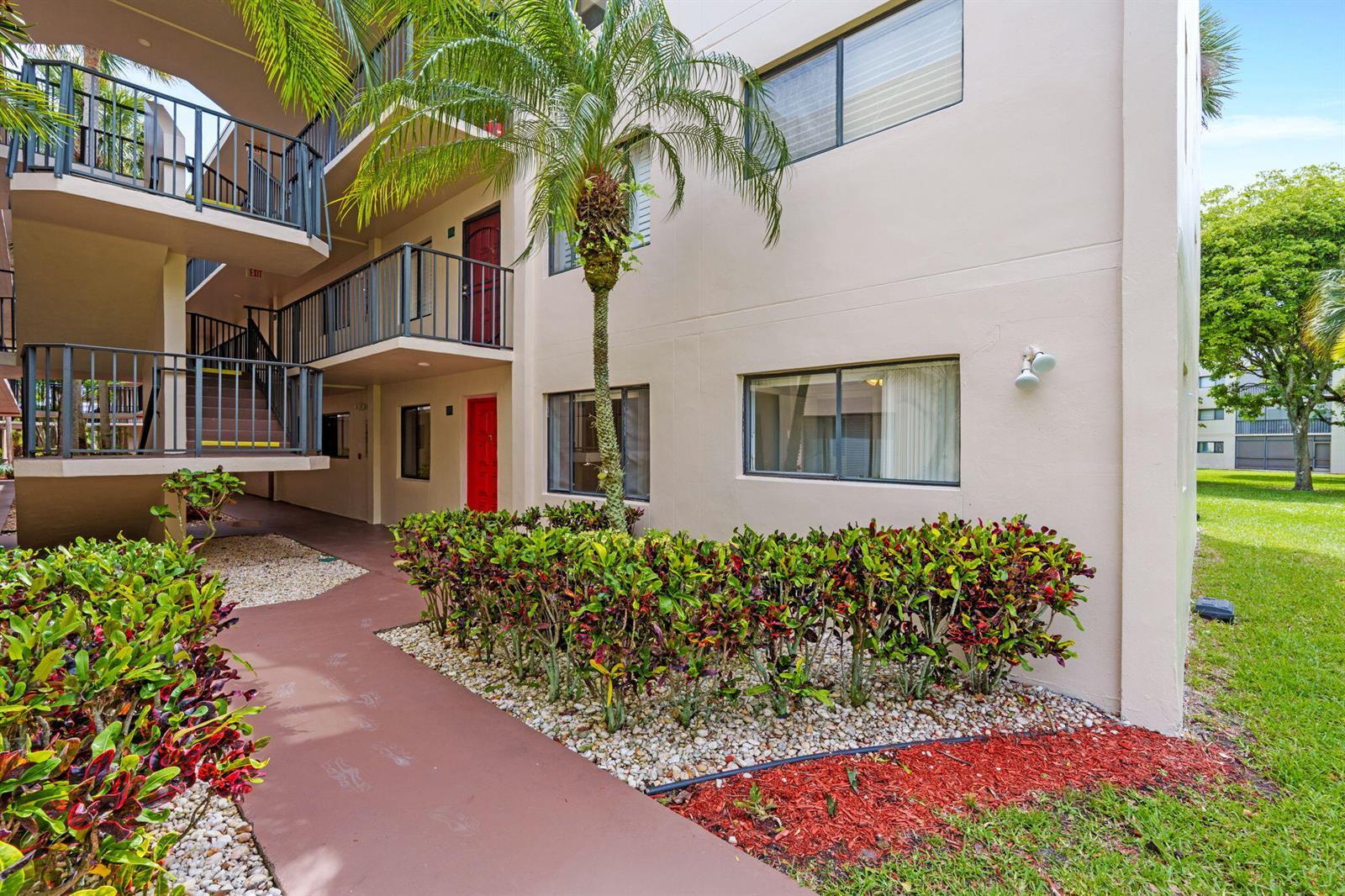5310 Las Verdes Circle # 106, Delray Beach FL 33484