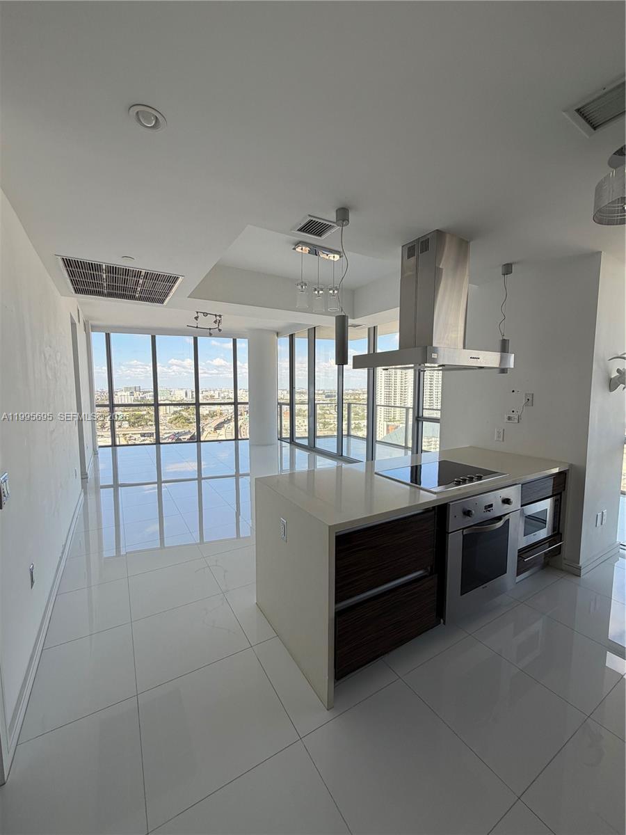 1100 Biscayne Blvd # 2605, Miami FL 33132 photo 3